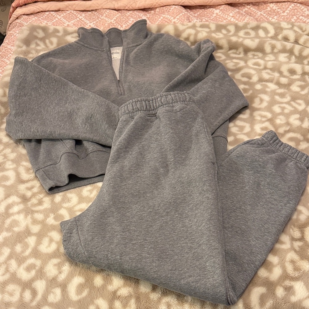 Abercrombie Gray Half-Zip Sweatshirt and Joggers Set